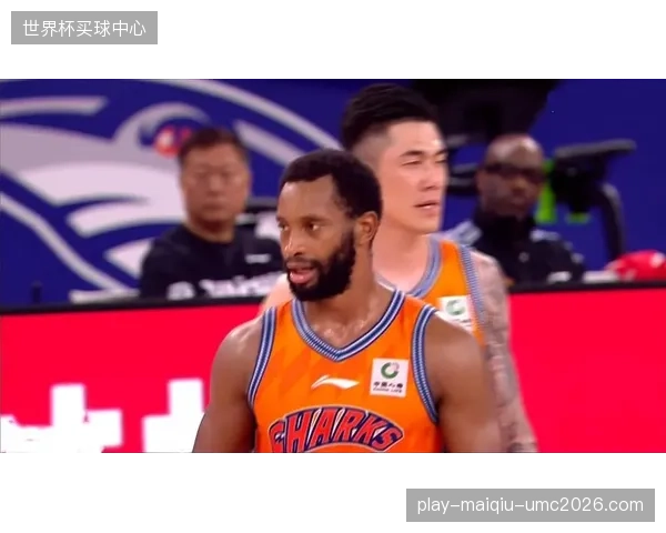 上海队在总决赛首战中通过高效的挡拆战术和对失误的控制取得开门红。